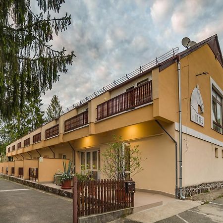 Lipicai Hotel Es Etterem Szilvasvarad Exterior foto