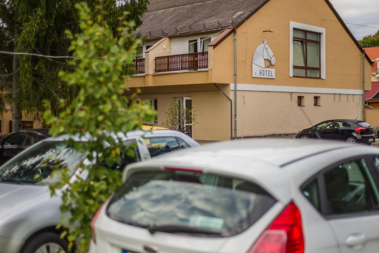 Lipicai Hotel Es Etterem Szilvasvarad Exterior foto