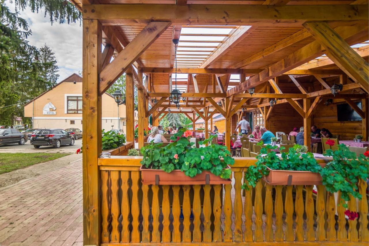 Lipicai Hotel Es Etterem Szilvasvarad Exterior foto